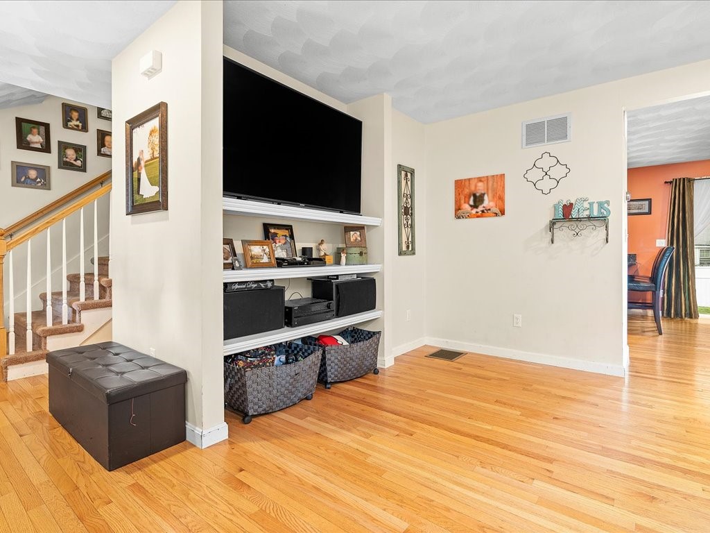 39 Colfax Street Warwick, RI 02886 - Photo 5 of 28