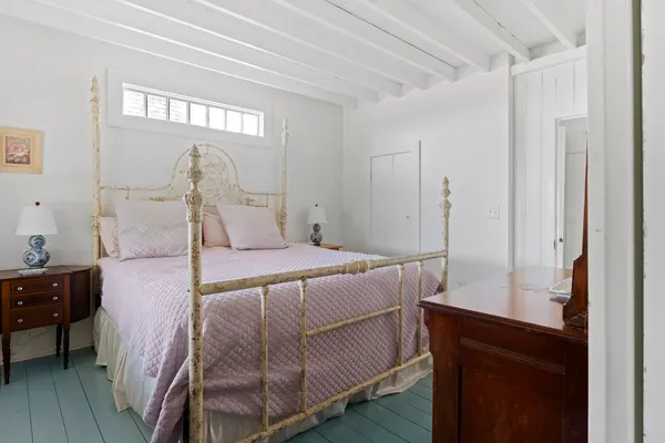 $3,250,000 | 6 Brewster Avenue, Oak Bluffs, MA 02557