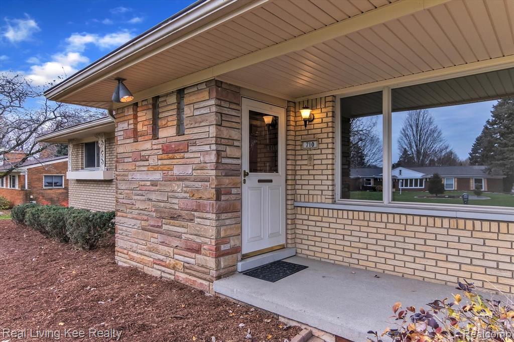 710 Castlebar Drive Rochester Hills, MI 48309 - Photo 5 of 35