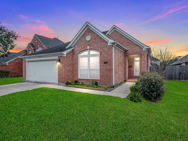 $2,350 | 5805 Windy Knoll Lane, Rosharon, TX 77583