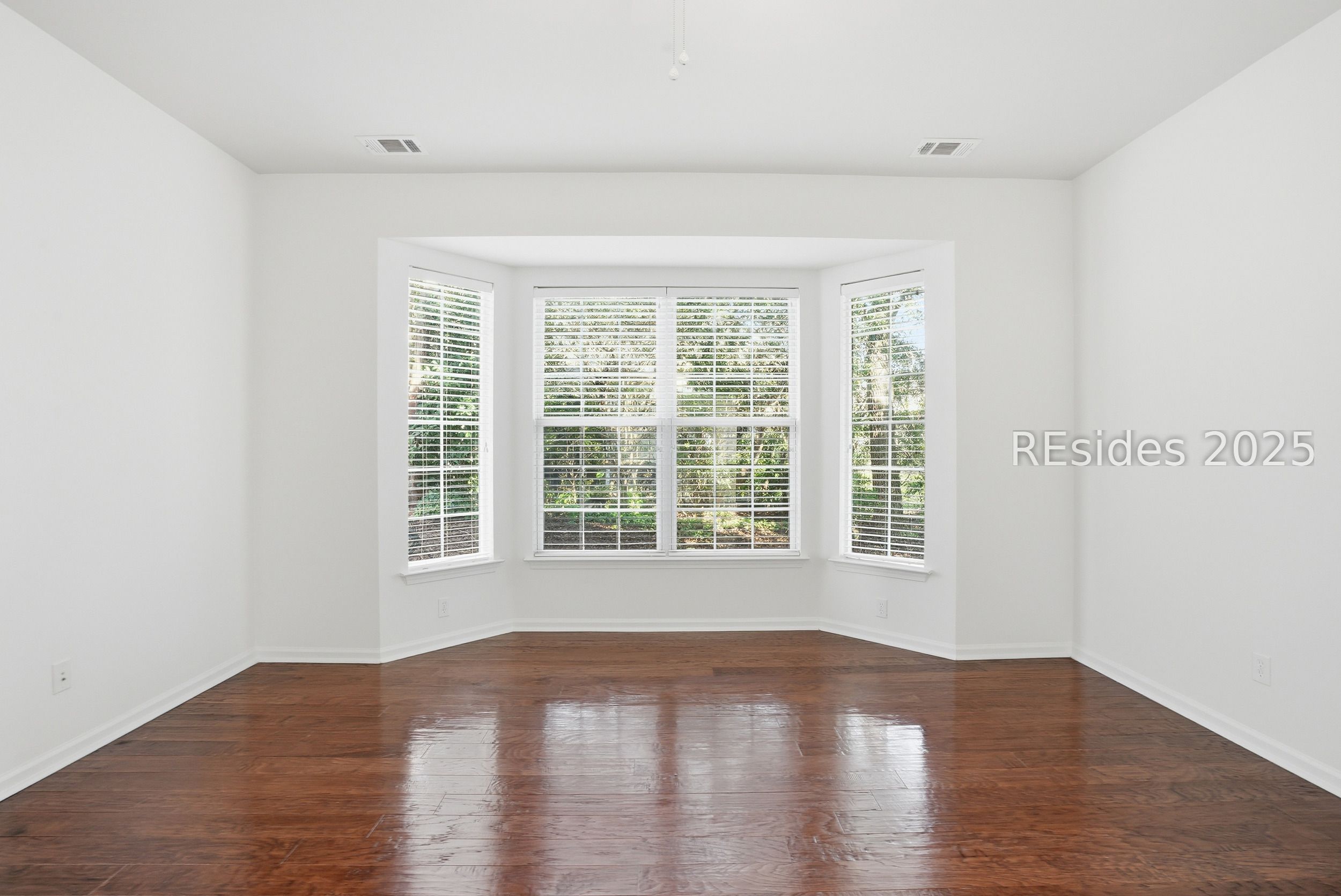 11 Seaford Place Bluffton, SC 29909 - Photo 16 of 40 Primary Bedroom w/ Bay Window