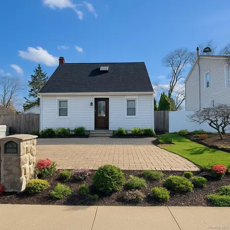 $529,000 | 28 Bittermint Street, Islip, NY 11751