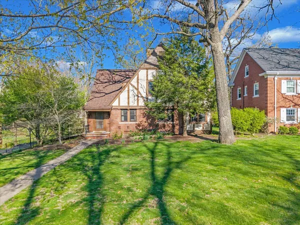 $370,000 | 1726 27th Street, Moline, IL 61265