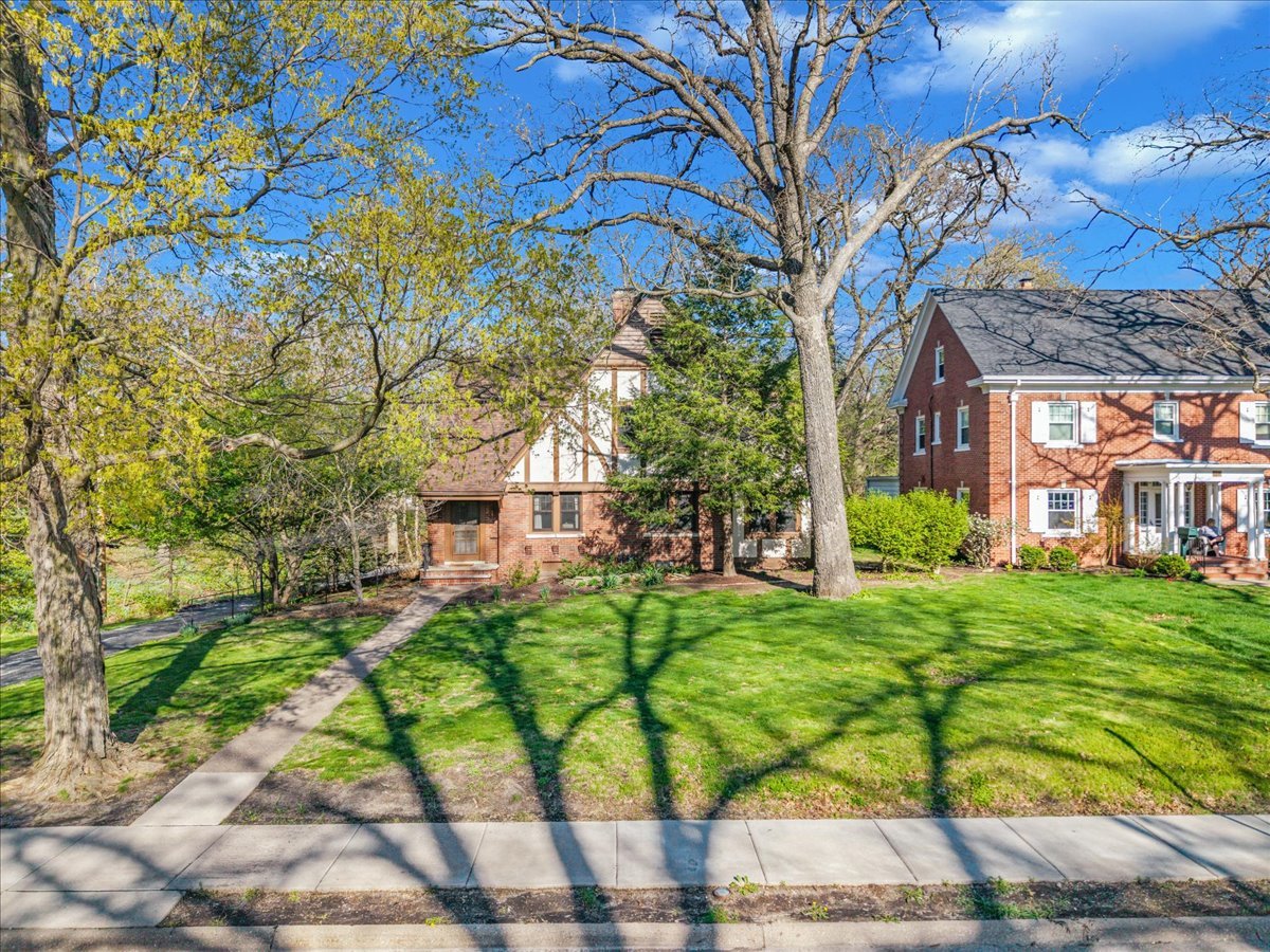 1726 27th Street Moline, IL 61265 - Photo 2 of 61