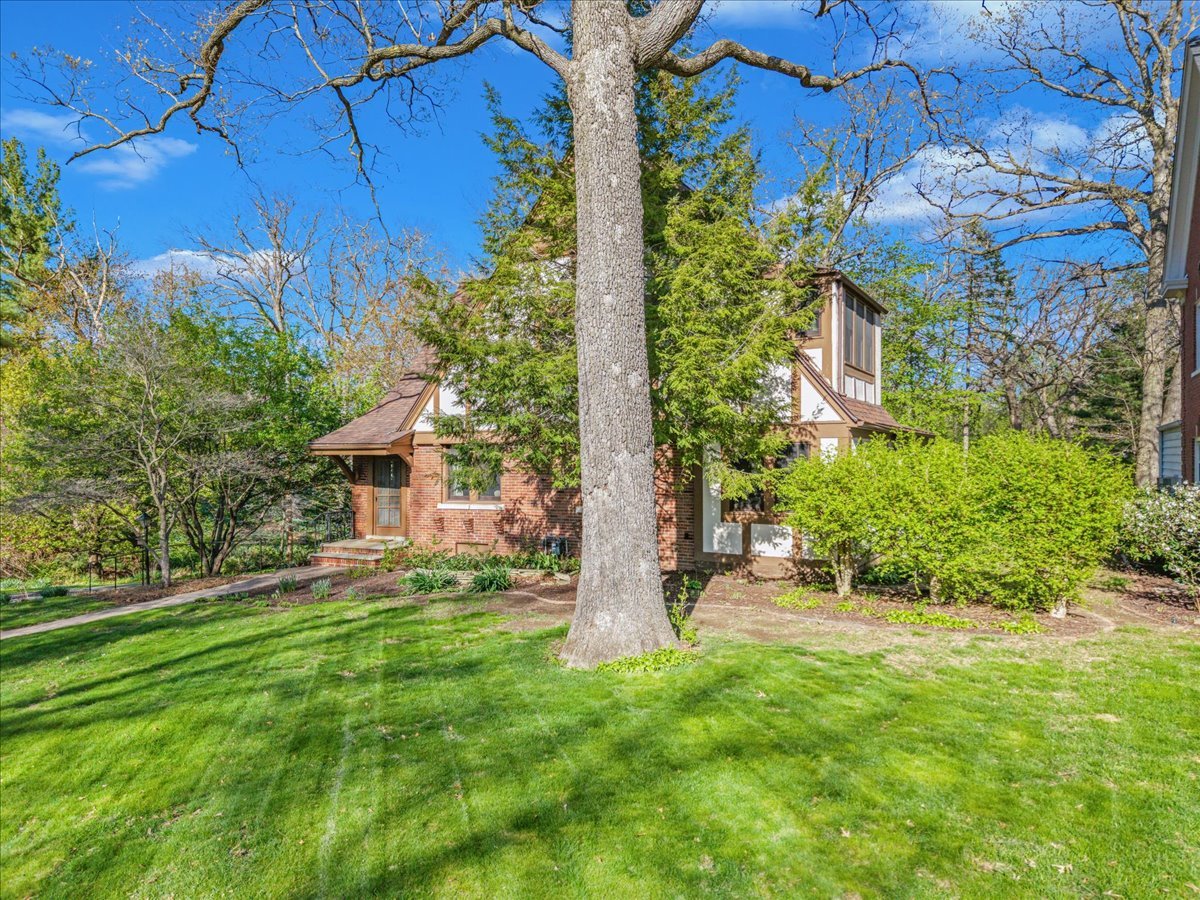 1726 27th Street Moline, IL 61265 - Photo 4 of 61