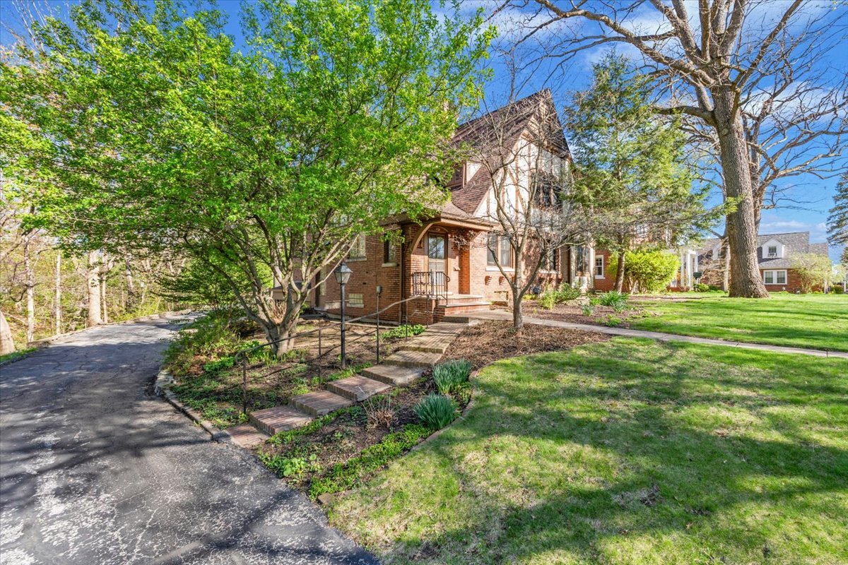 1726 27th Street Moline, IL 61265 - Photo 5 of 61