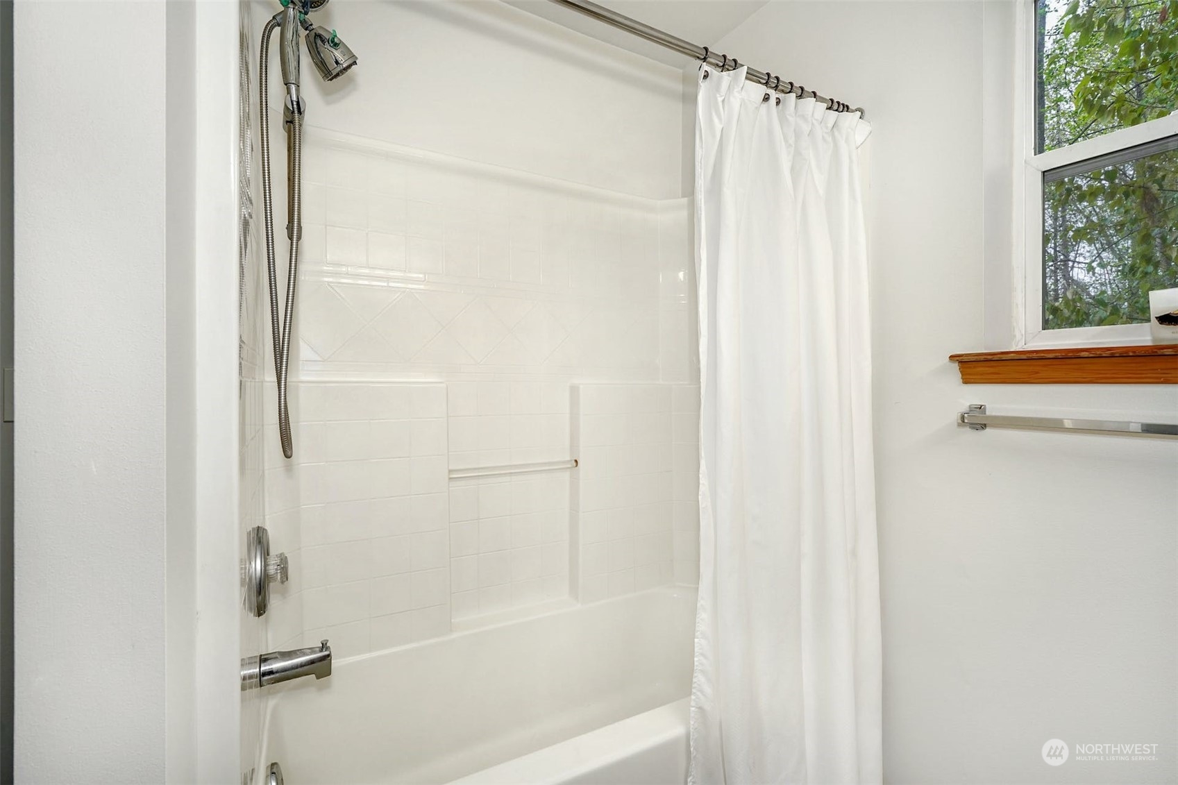 2010 Magnolia Road Lynnwood, WA 98036 - Photo 15 of 22 a bathroom with a shower
