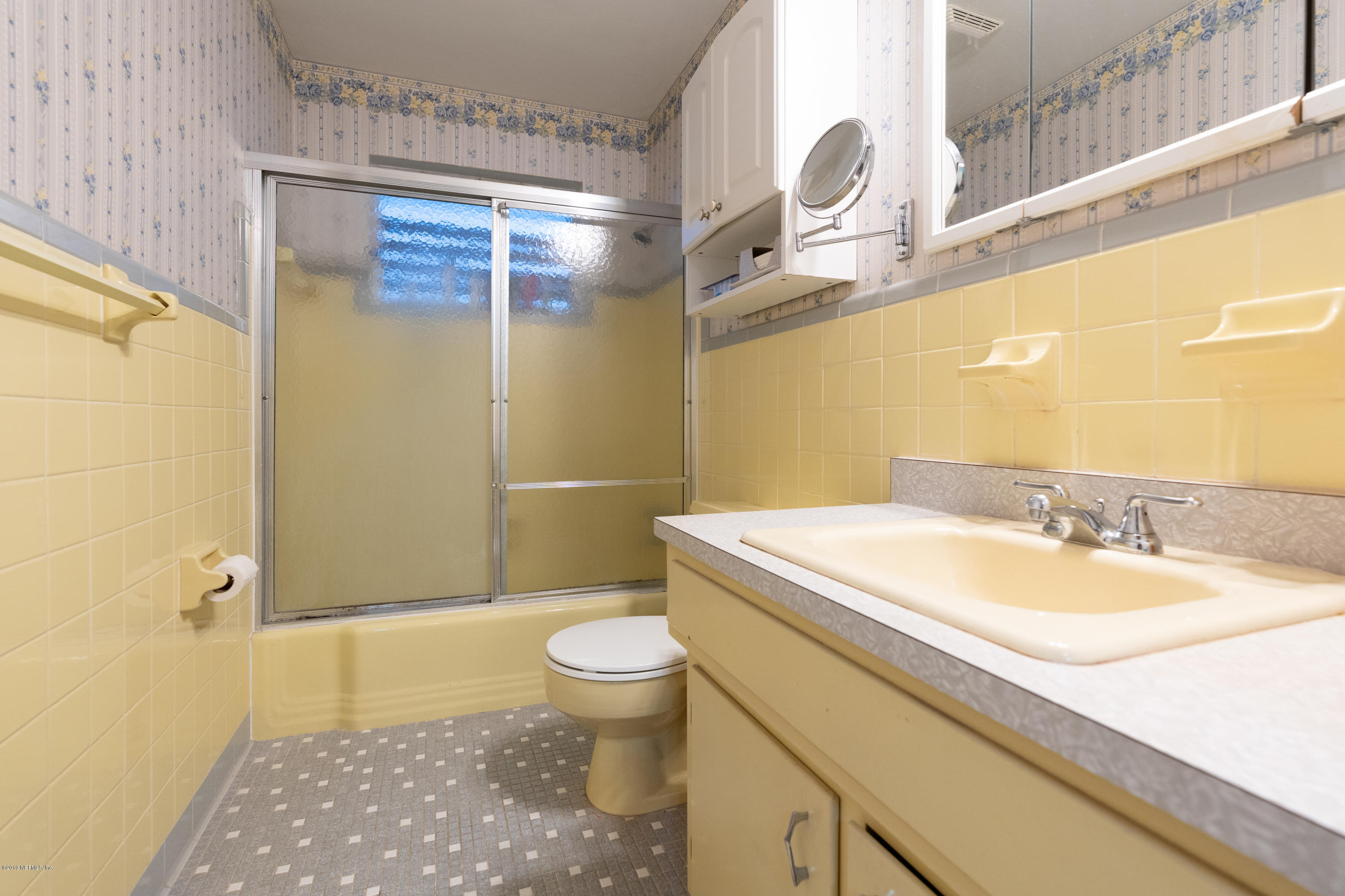 34 Ocean Drive St. Augustine, FL 32080 - Photo 31 of 36 a bathroom with a sink a toilet and shower