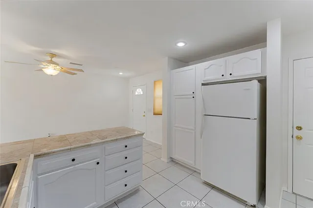 a view of a livingroom with closet