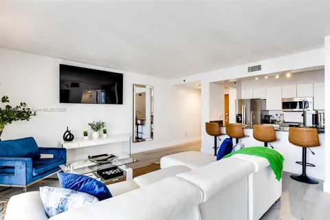 $785,000 | 1200 Brickell Bay Drive, Unit 2923, Miami, FL 33131