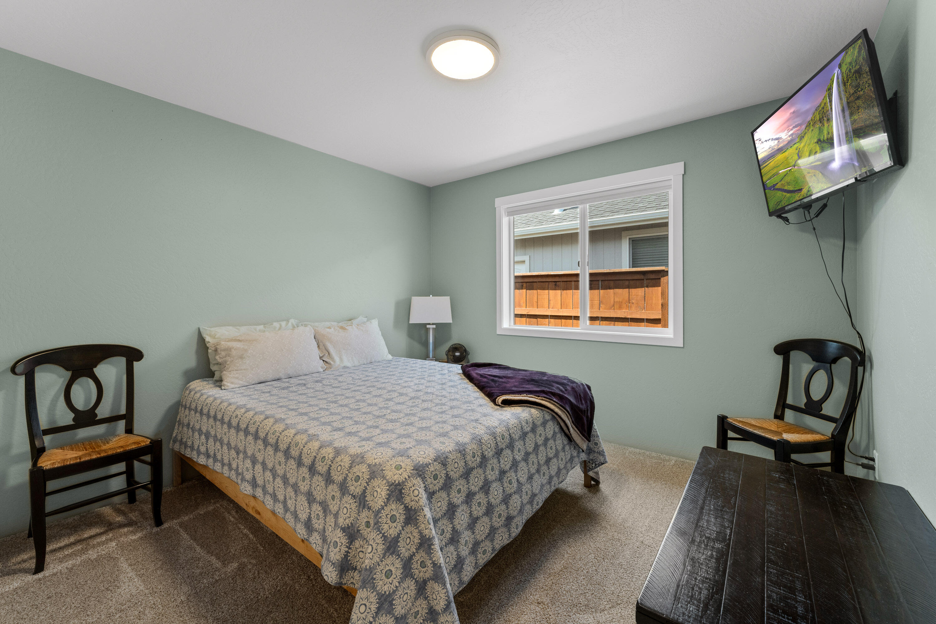 183 Lincoln Road Grants Pass, OR 97526 - Photo 11 of 27 Spare room 1