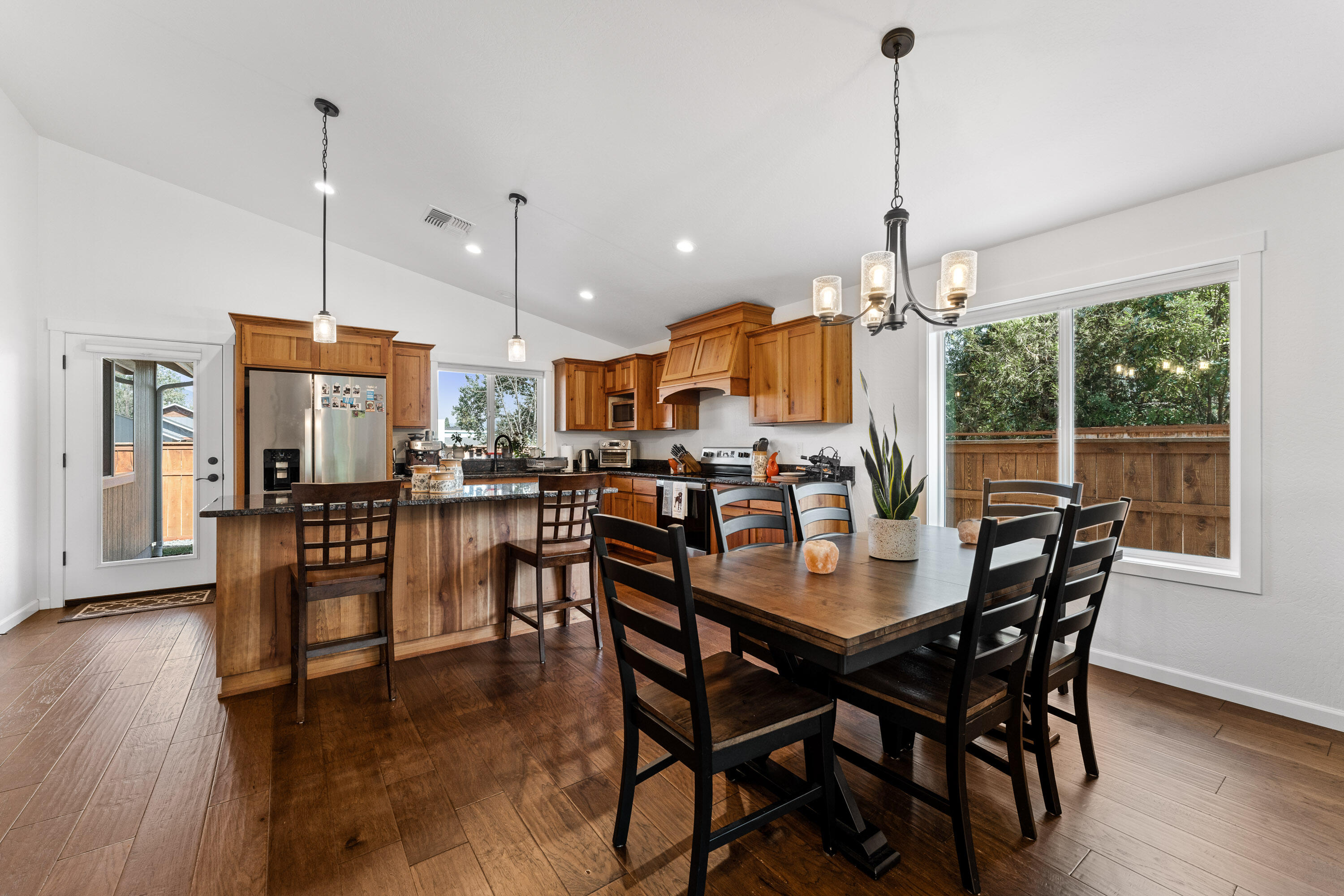 183 Lincoln Road Grants Pass, OR 97526 - Photo 26 of 27 spacious open floor plan