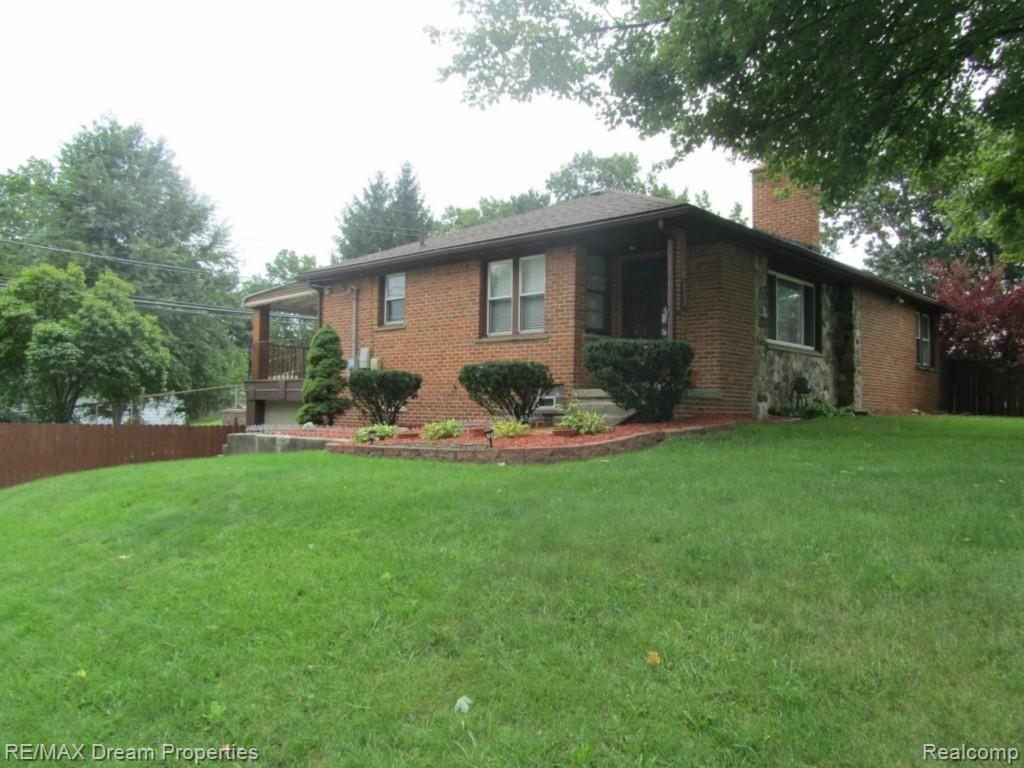 807 South Merriman Road Westland, MI 48186 - Photo 1 of 17 807smerrimanrd.jpg