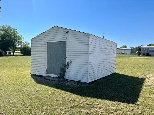 a view of a back yard of the house