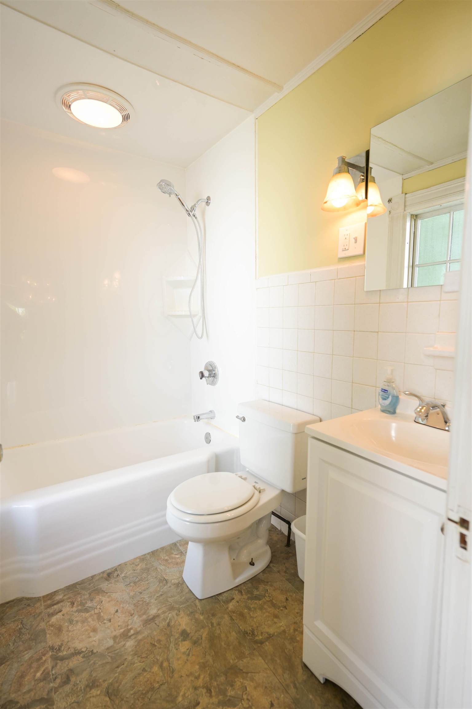 375 Orange Street Manchester, NH 03104 - Photo 19 of 40