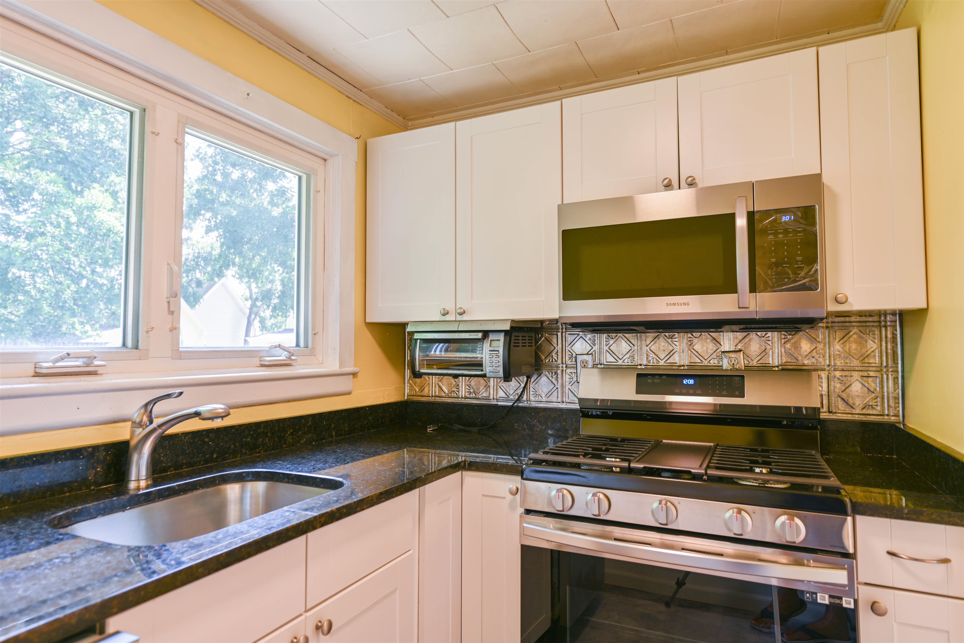 375 Orange Street Manchester, NH 03104 - Photo 24 of 40