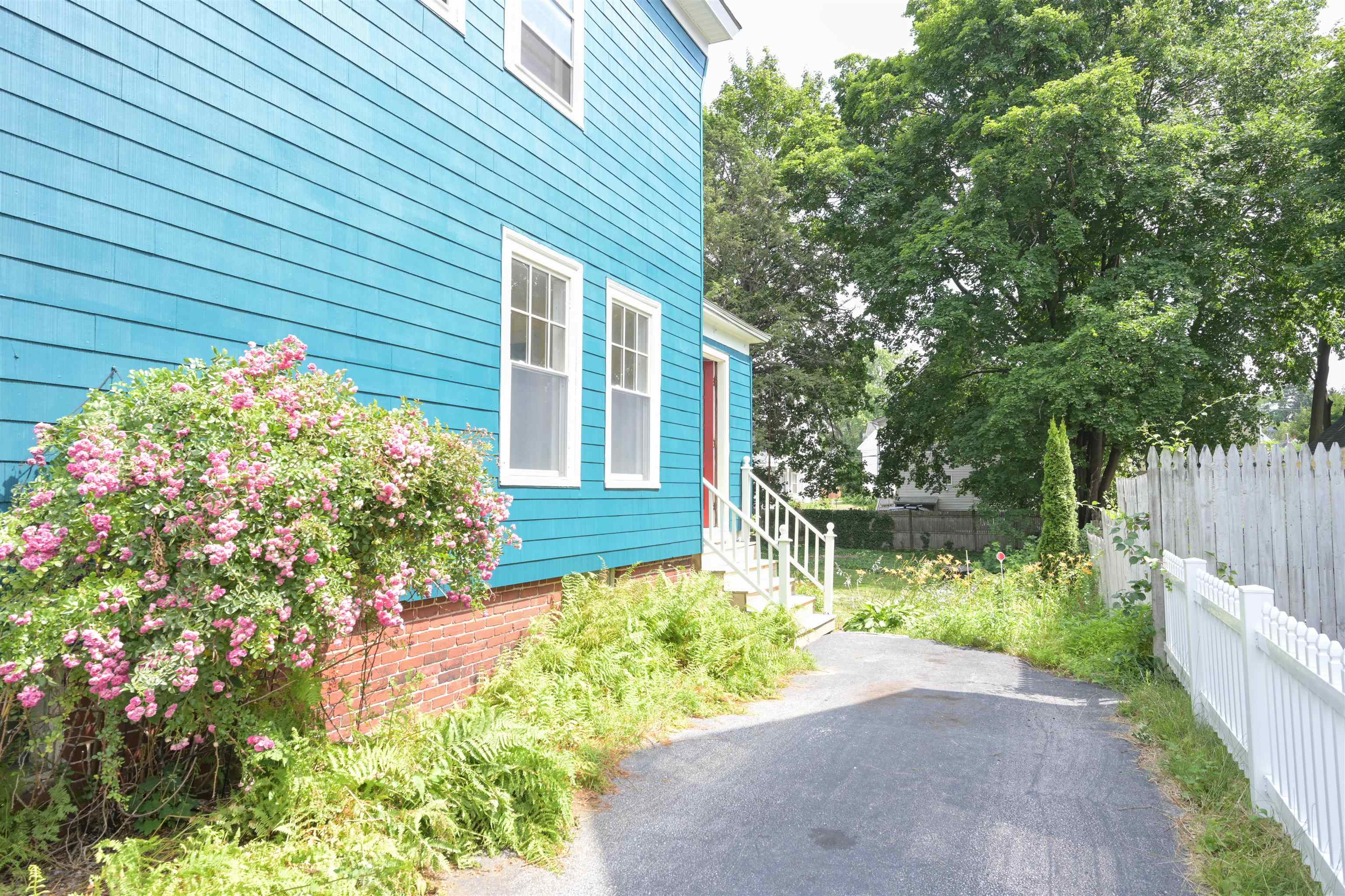 375 Orange Street Manchester, NH 03104 - Photo 3 of 40