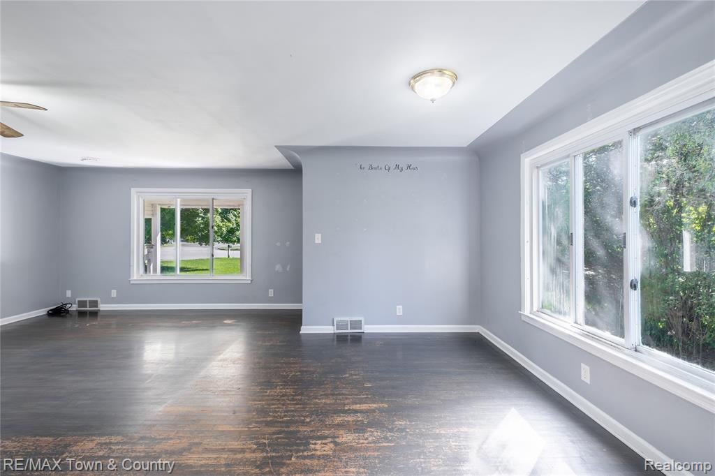 300 South Elms Road Flushing, MI 48433 - Photo 13 of 26 Gallery Image 13