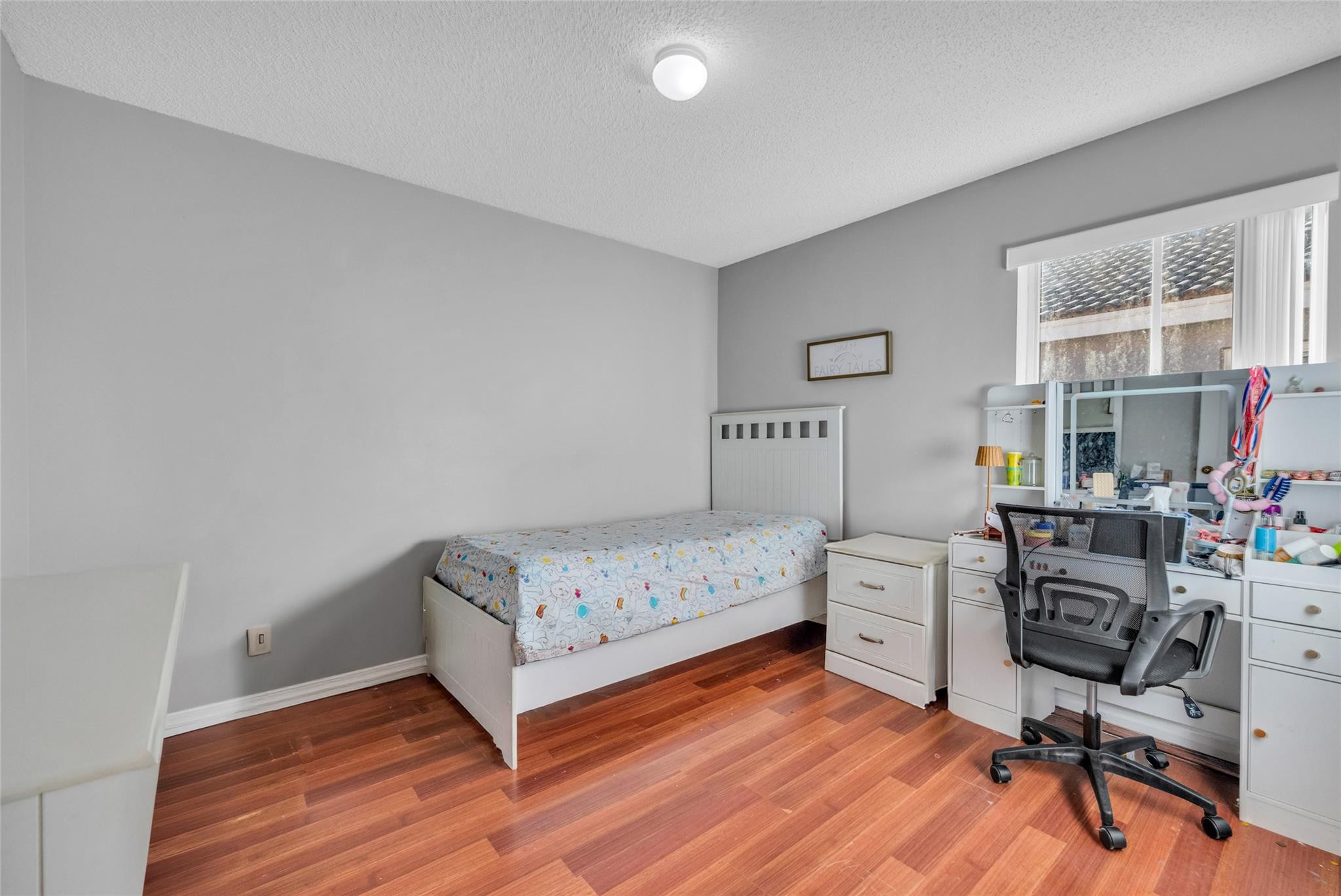 1665 Zenith Way Weston, FL 33327 - Photo 6 of 22 a bedroom with a workspace