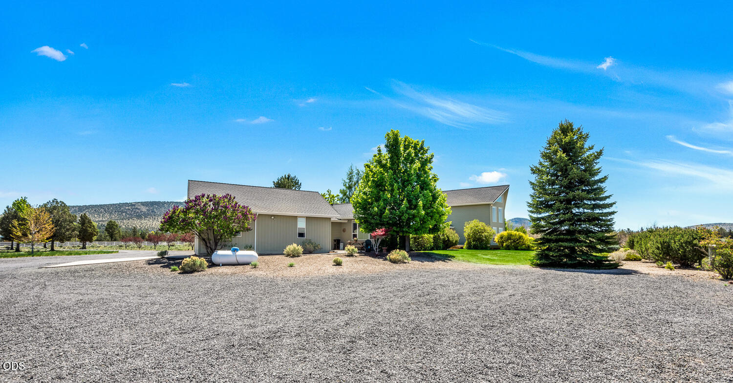 8341 Southwest Copley Road Powell Butte, OR 97753 - Photo 37 of 44