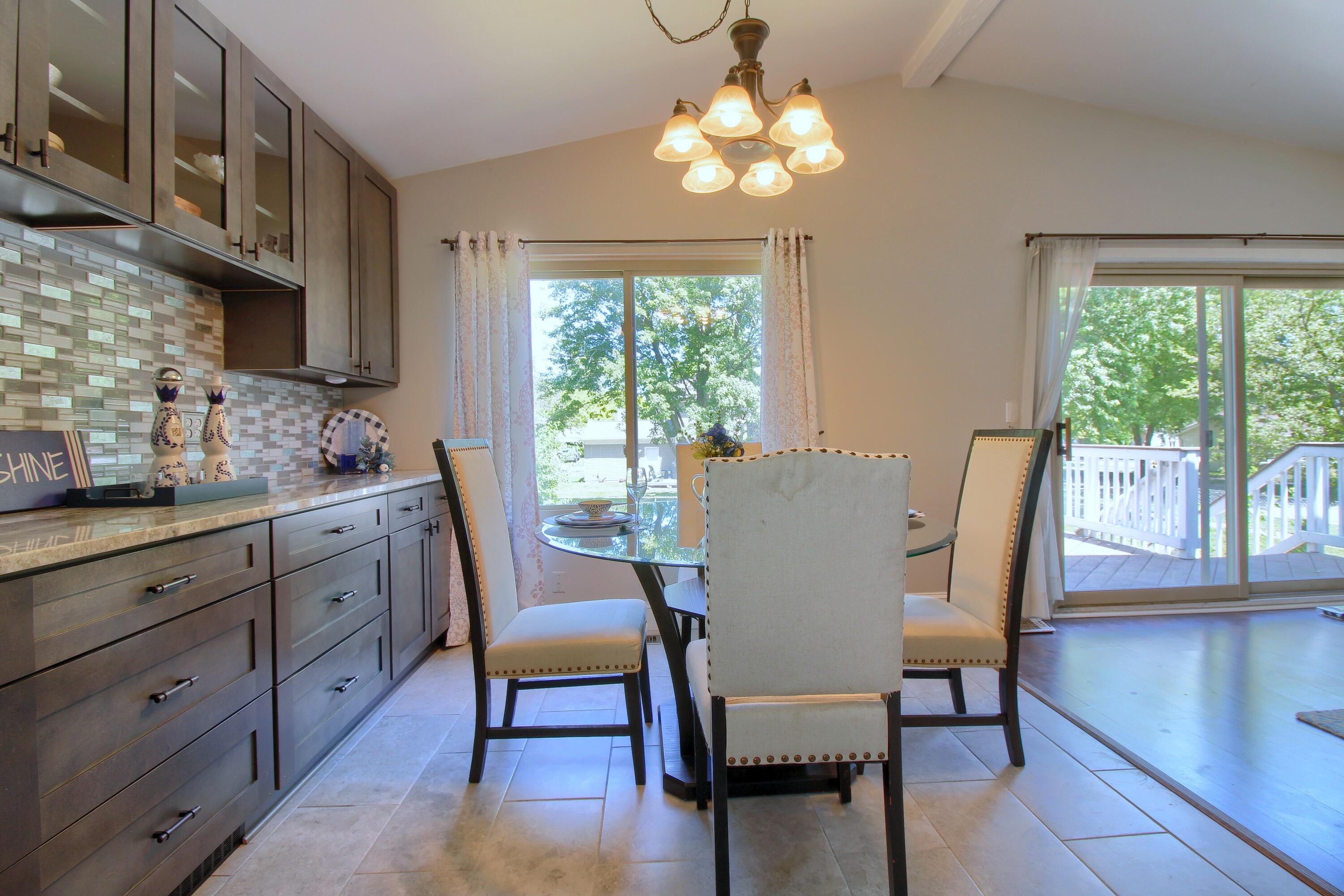 42608 Hanford Road Canton, MI 48187 - Photo 13 of 32 13-Breakfast-Nook-2nd-View