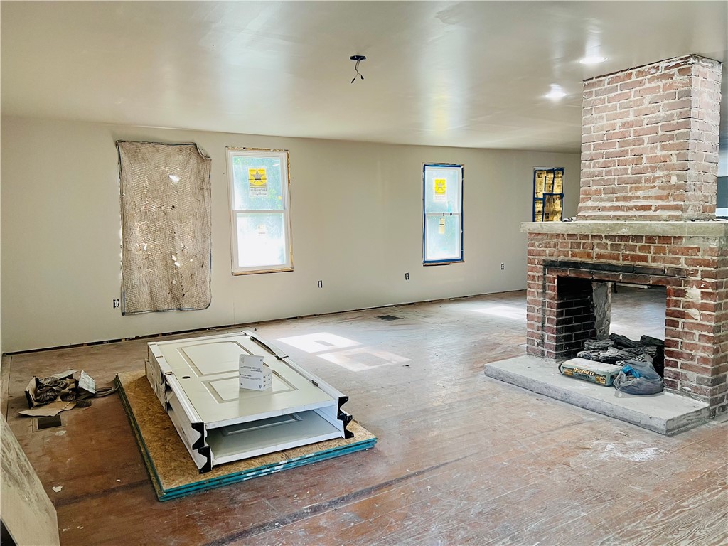 25 Smith Street Ware Shoals, SC 29692 - Photo 3 of 50 LIVING ROOM