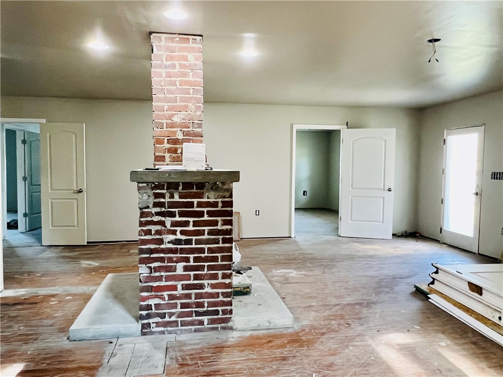 25 Smith Street Ware Shoals, SC 29692 - Photo 9 of 50 LIVING ROOM