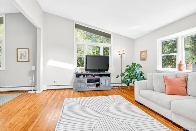 $925,000 | 9 Brookdell Drive, Hartsdale, NY 10530