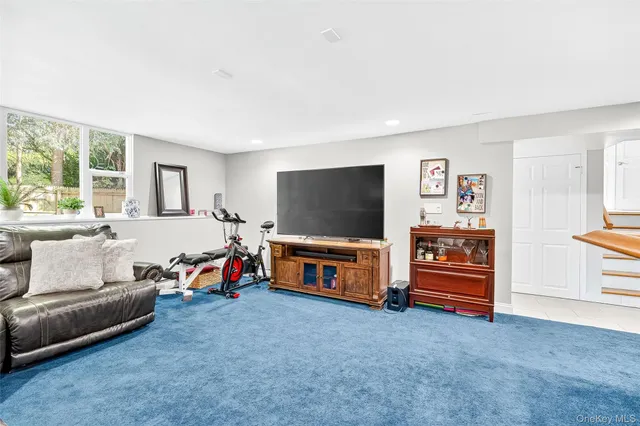 $925,000 | 9 Brookdell Drive, Hartsdale, NY 10530