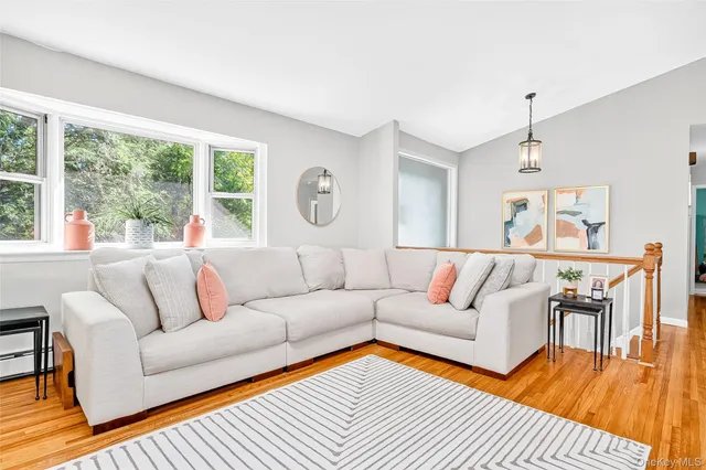 $925,000 | 9 Brookdell Drive, Hartsdale, NY 10530