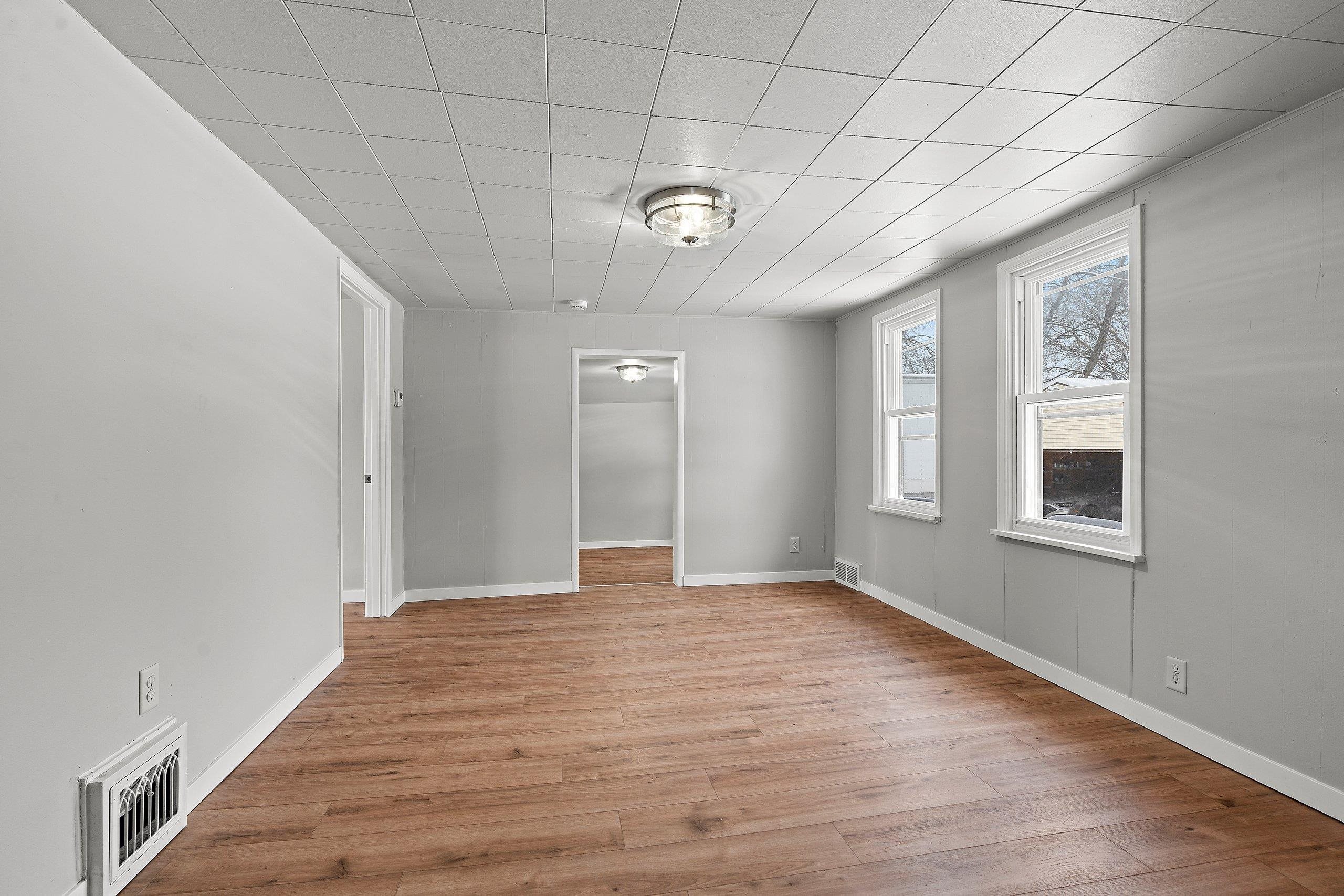 1409 South 10th Street Manitowoc, WI 54220 - Photo 11 of 29