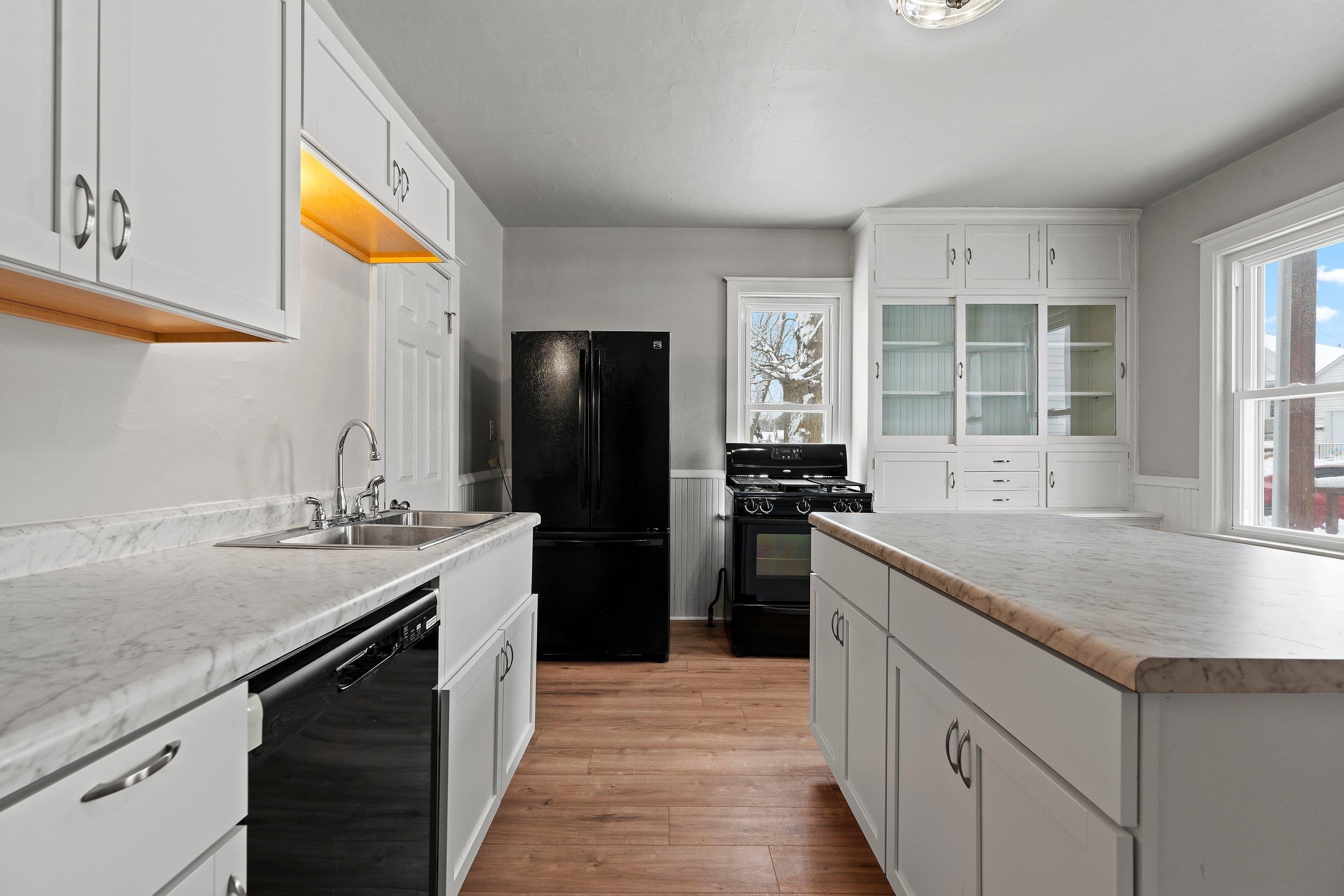 1409 South 10th Street Manitowoc, WI 54220 - Photo 6 of 29