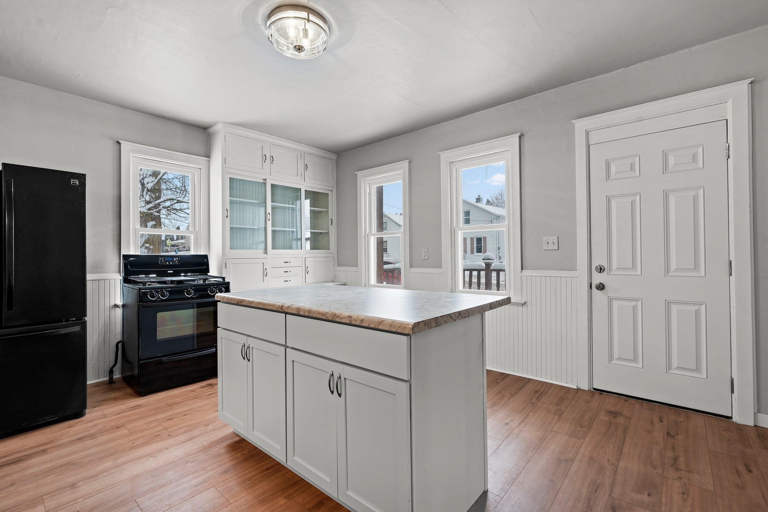 1409 South 10th Street Manitowoc, WI 54220 - Photo 8 of 29