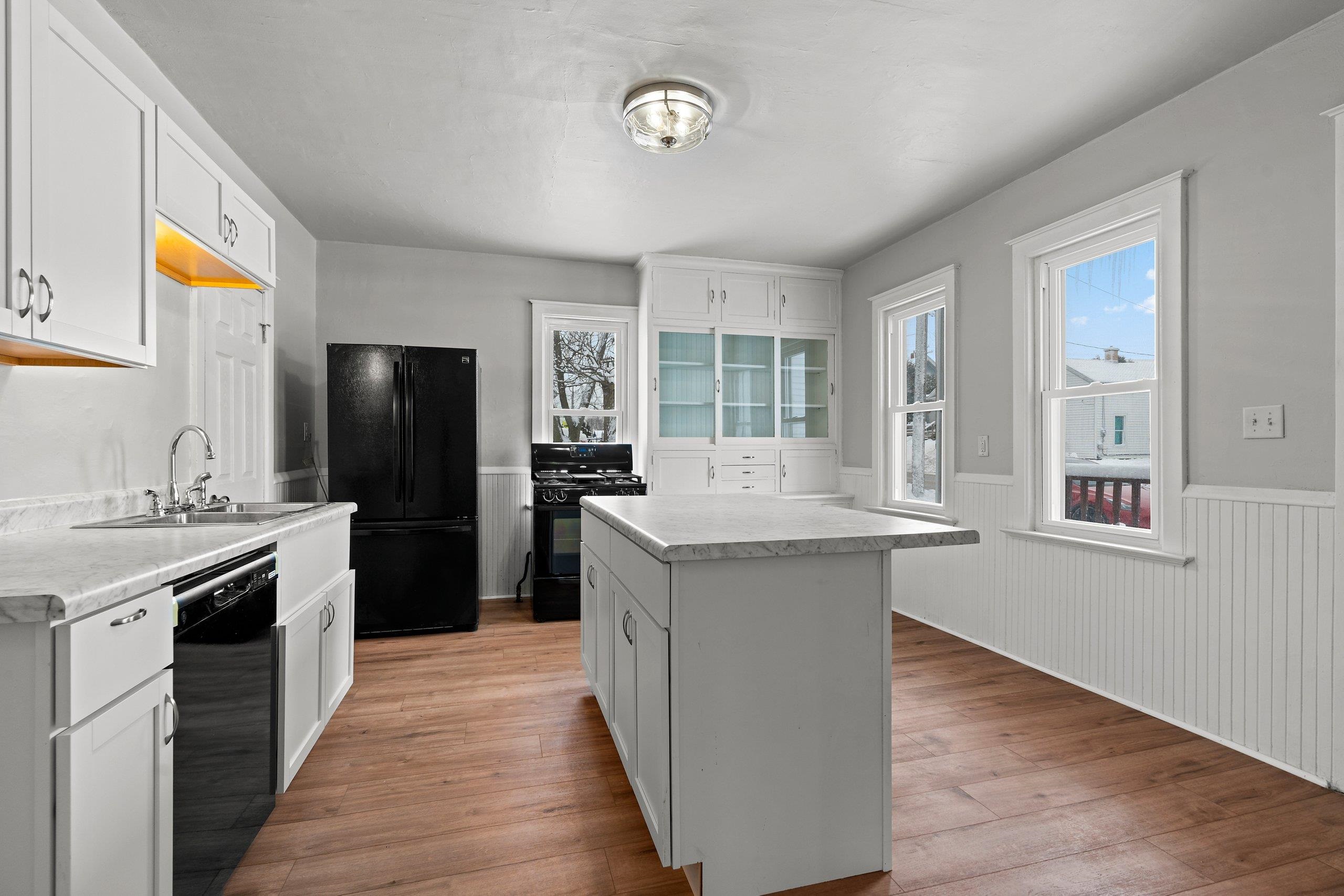 1409 South 10th Street Manitowoc, WI 54220 - Photo 10 of 29