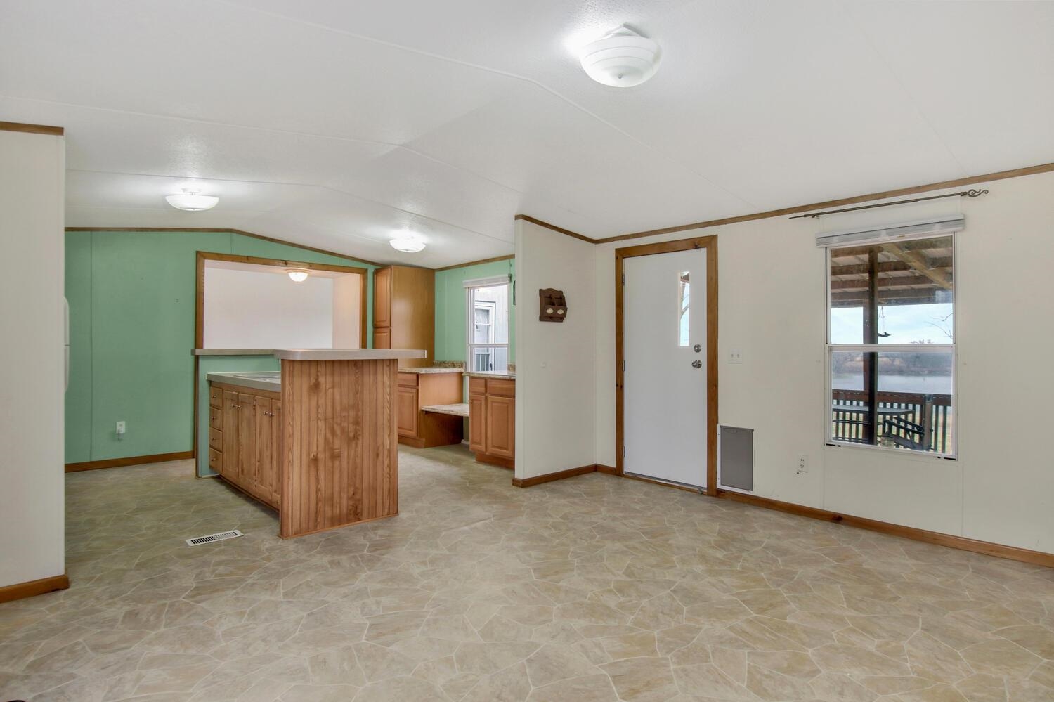 75 Eureka Lake Road Eureka, KS 67045 - Photo 8 of 36