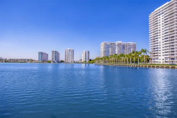 $2,950 | 18181 Northeast 31st Court, Unit 804, Aventura, FL 33160
