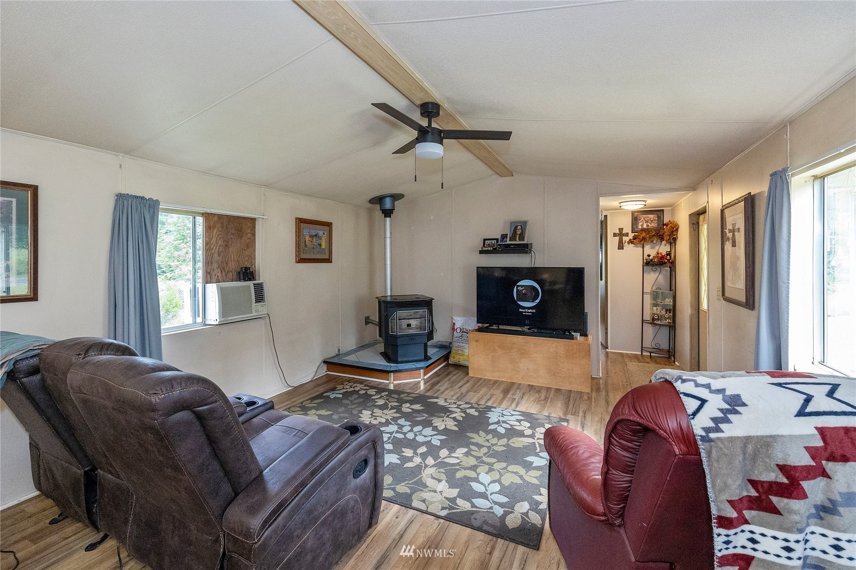 525 Southwest Spruce Road Port Orchard, WA 98367 - Photo 7 of 37 Gallery Image 7