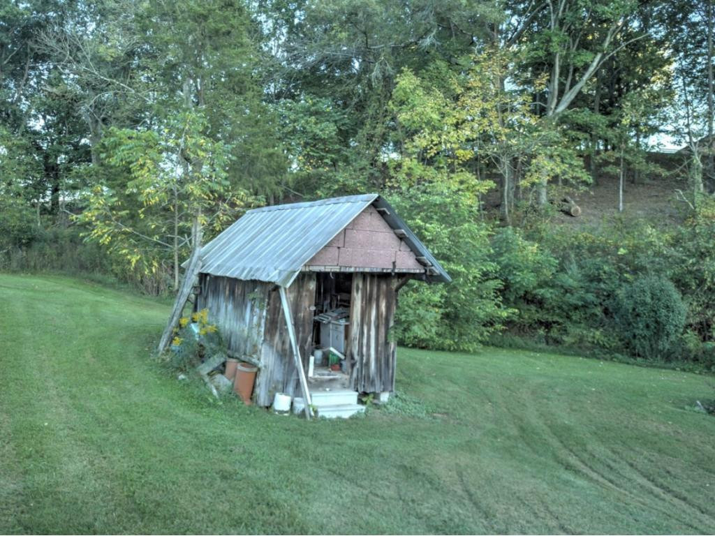 20311 Pairgin Road Bristol, VA 24202 - Photo 13 of 15 Photo 14