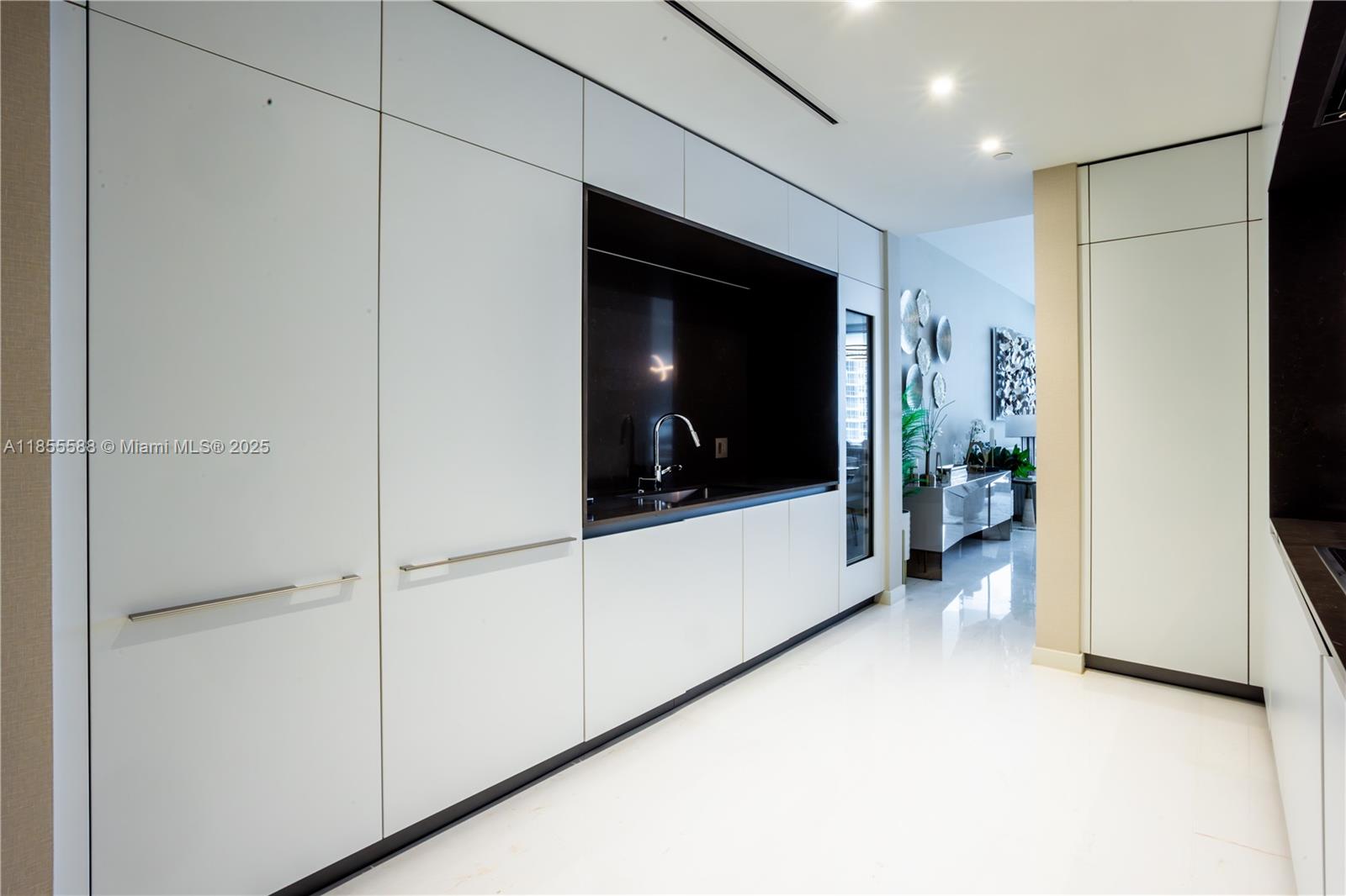 300 Biscayne Blvd Way, Unit 2203C Miami, FL 33131 - Photo 13 of 30 a view of hallway with walk in closet