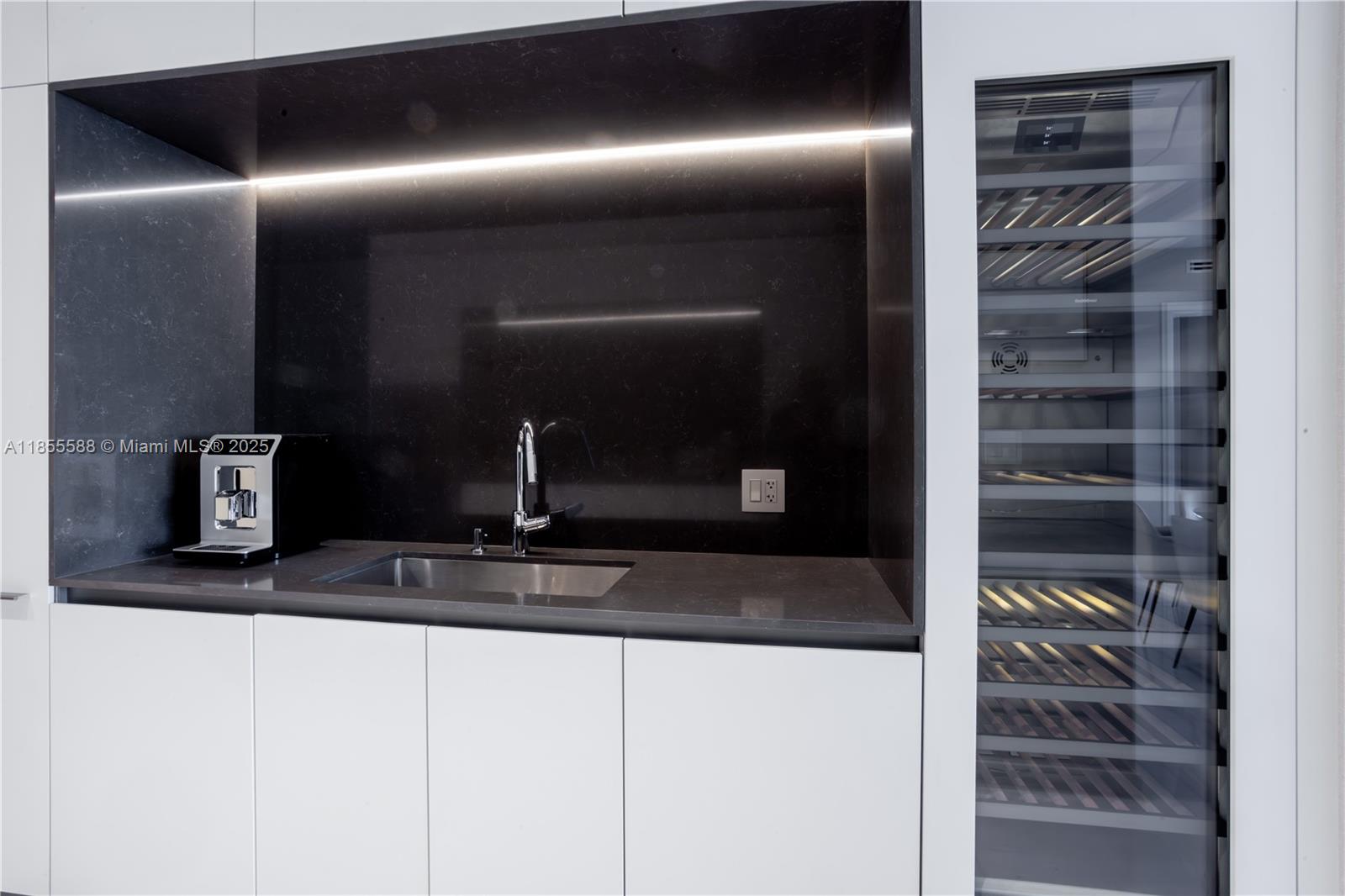 300 Biscayne Blvd Way, Unit 2203C Miami, FL 33131 - Photo 14 of 30 a bathroom with a sink