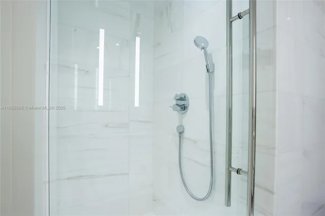 a view of a big room with closet