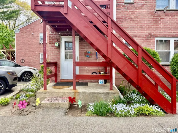 $2,800 | 231 Seaton Road, Unit 2, Stamford, CT 06902