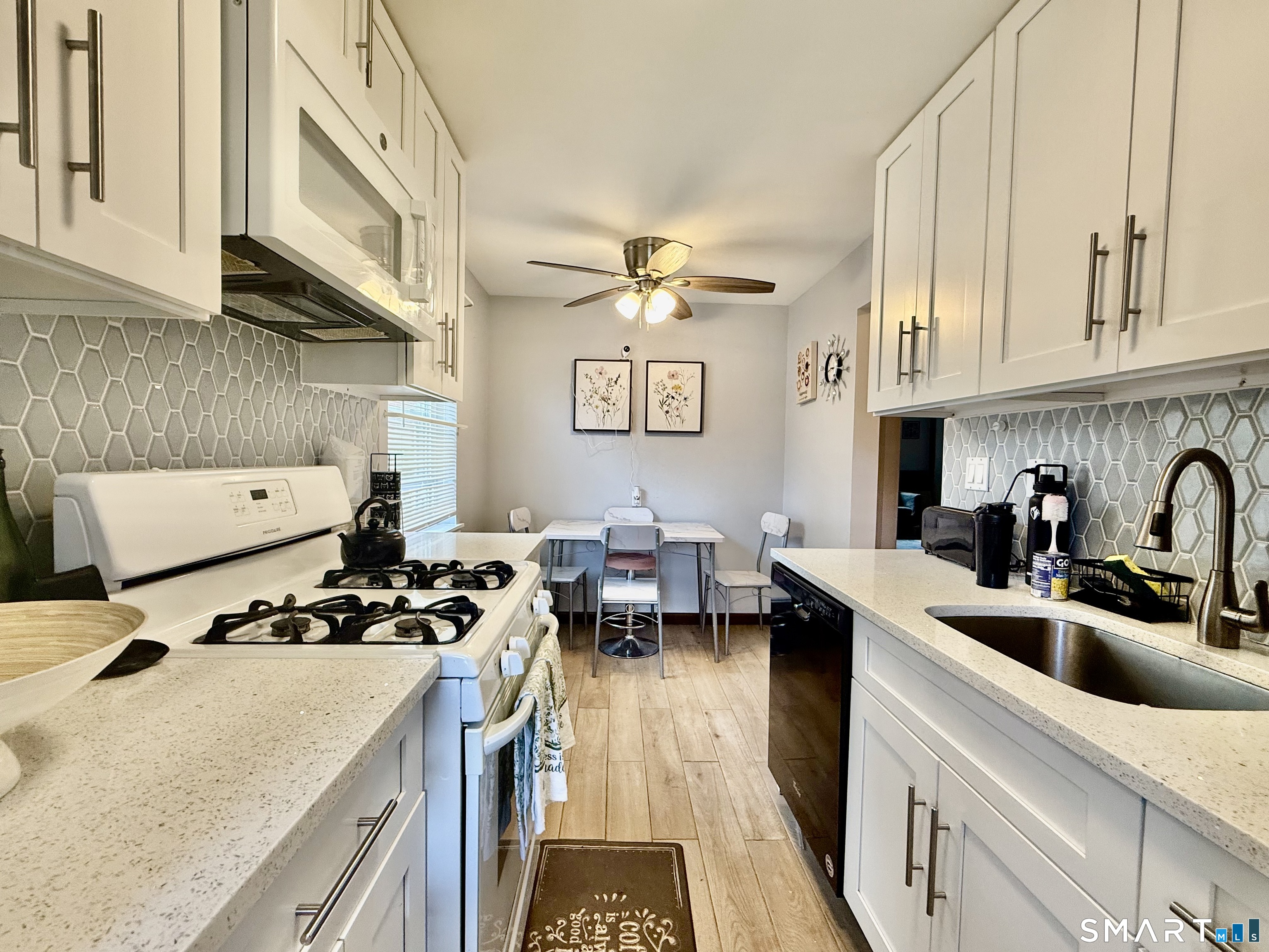 231 Seaton Road, Unit 2 Stamford, CT 06902 - Photo 2 of 31 Modern eat-in kitchen with quartz countertops