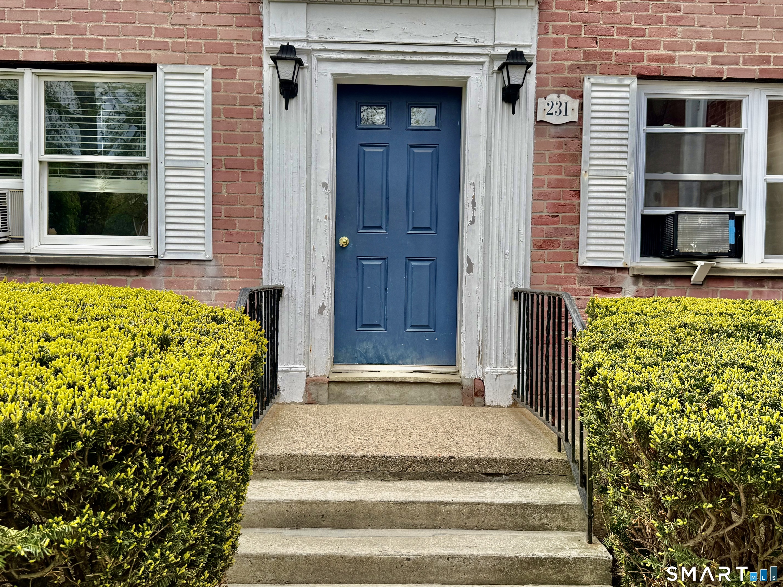 231 Seaton Road, Unit 2 Stamford, CT 06902 - Photo 26 of 31 Front door