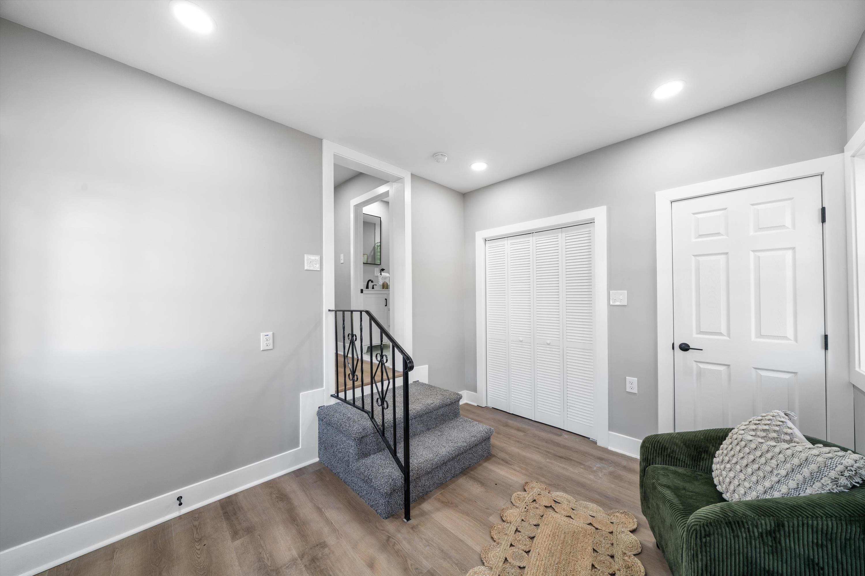 7 Tulip Avenue Villas, NJ 08251 - Photo 3 of 26 a living room with furniture and a wooden floor