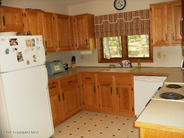 2786 Decker Road Bushkill, PA 18324 - Photo 7 of 28 Kitchen