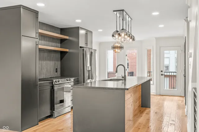 $2,900 | 512 Lockerbie Circle North, Indianapolis, IN 46202