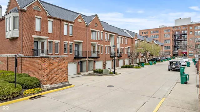 $2,900 | 512 Lockerbie Circle North, Indianapolis, IN 46202