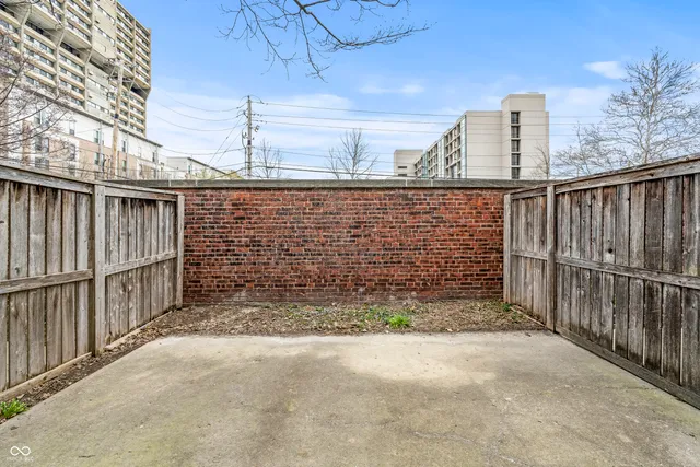 $2,900 | 512 Lockerbie Circle North, Indianapolis, IN 46202