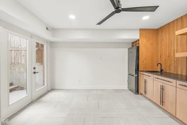 $2,900 | 512 Lockerbie Circle North, Indianapolis, IN 46202